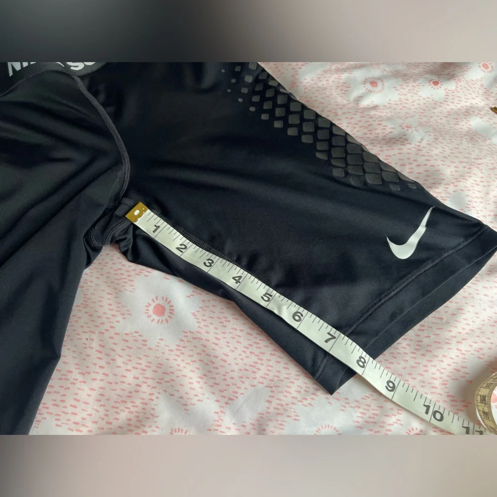 Nike Black Softball Shorts with Diamond Pattern Women’s Small